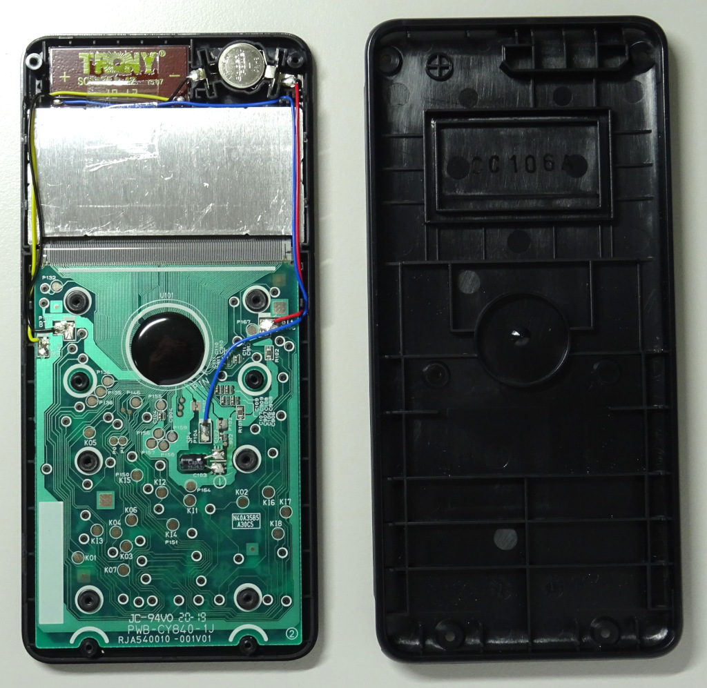 CASIO fx-375ESAは電池蓋がないので、本体の背面を外さないと電池交換ができない。